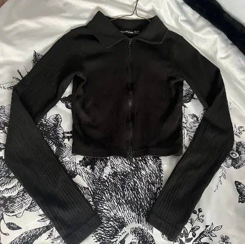 Pretty Little Thing   Cropped Black Zip-Up  - Image 1