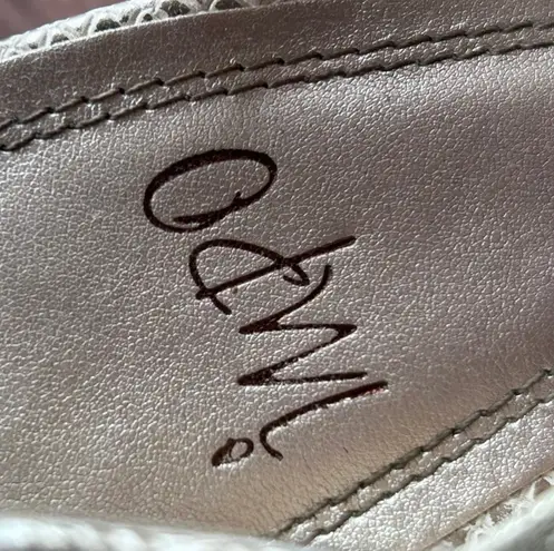 Impo Medium Pointy Heels with Golden touch For Women