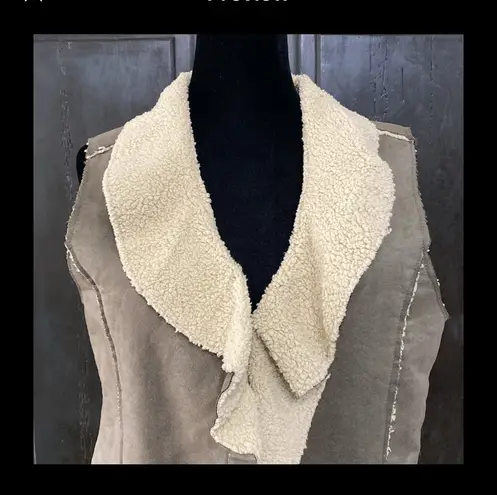 Karen Hart rugged army green faux suede vest with Sherpa Fleece - Size Medium