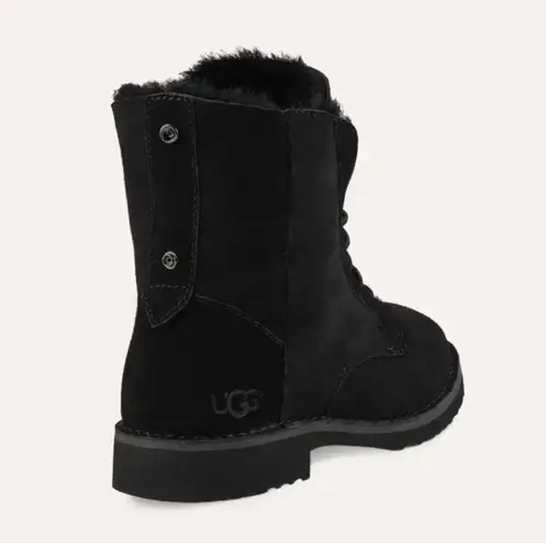 UGG EUC  Quincy lace up boots