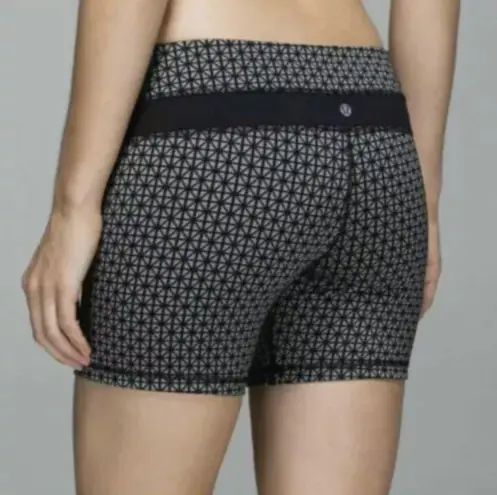 Lululemon  Athletica Groove Short R - TGRX/BLK - Size Small Women’s Biker Shorts