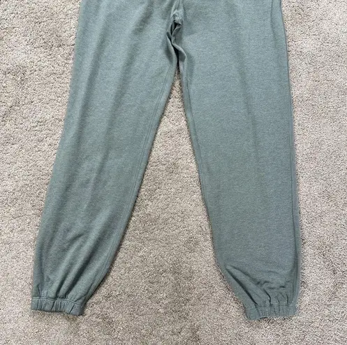 Vuori Boyfriend Sweatpant Mid Rise 7/8 Length in Vintage Pistachio Heather XS