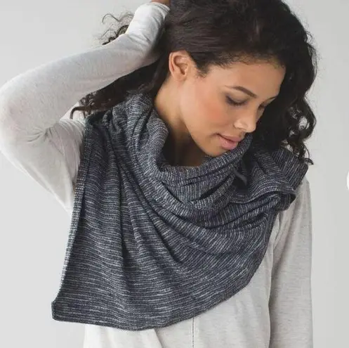 Lululemon , Vinyasa Scarf Coco Pique Black White Customizable Snap Knit Wrap