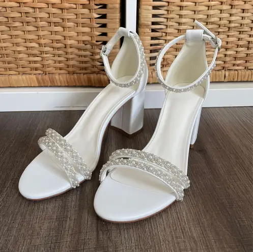 White pearl Heels Size 6