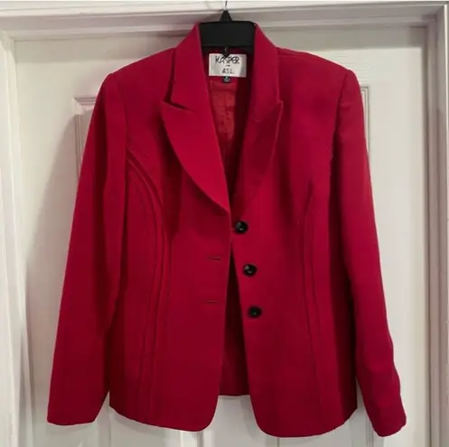 Kasper long sleeve Red Blazer has shoulder pads is a size 6.