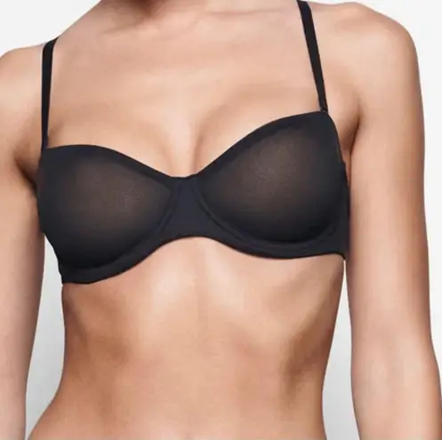 SKIMS ultra fine mesh size 40D STRAPLESS BRA 40D