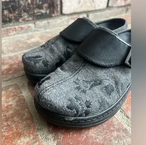 Klogs 🌻 Gray Size 7