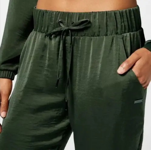 Sweaty Betty  Green Cargo Joggers Size XS