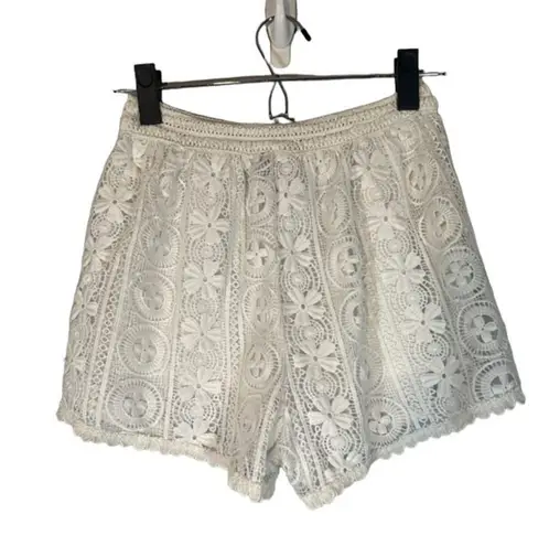 ASTR  White Lace Embroidered Floral Scalloped Trim Shorts Women Sz S