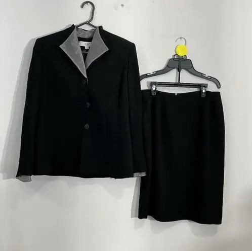 Womans LeSuit 2 Piece Jacket & Knee Length Skirt Black 8P