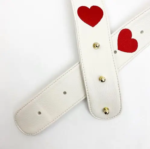 Clover Bolsos Lia Auxiliary Crossbody Bag Guitar Strap: Embroidered Red Hearts