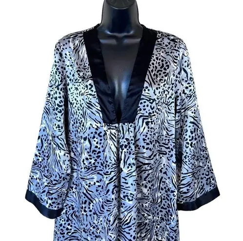 Oscar de la Renta Vintage Pink Label Leopard Print Long Sleeve Nightgown Robe.