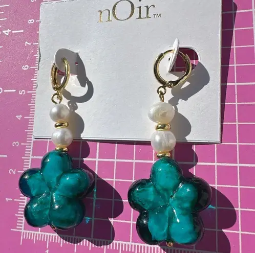 Noir earrings gold tone loops white beads cyan flower drops Blue
