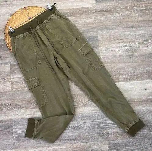 American Eagle  green utility cargo joggers