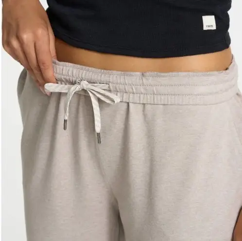 Vuori Boyfriend Jogger in Oyster Heather