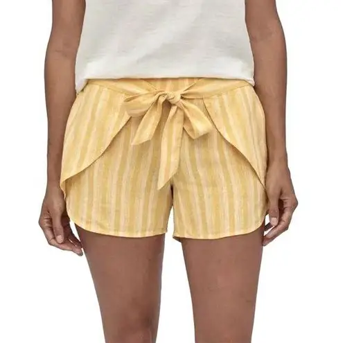 Patagonia  Women’s Garden Island Yellow Striped tie front shorts size large