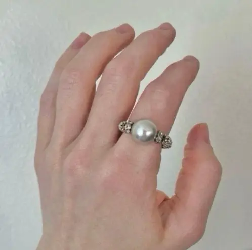 Silver Pearl Ring Vintage “Twyla” Elegant Classic Style Minimal Pearlcore