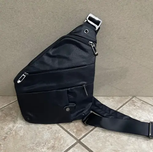 Arctic Hunter Crossbody Sling Bag Travel Shoulder Chest Pack Black unisex EUC