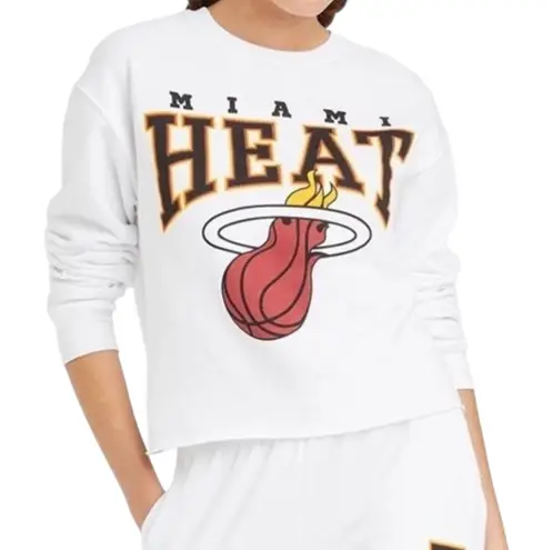 Hybrid Apparel Miami Heat Basketball NBA White Cropped Sweatshirt