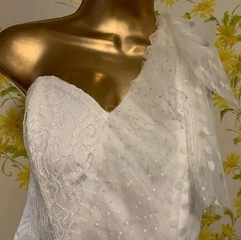 Lulumari NWT one shoulder lace top white size L