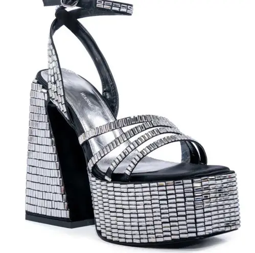 AZALEA WANG CATRIONA CHUNKY EMBELLISHED SANDAL IN SILVER Black Size 9