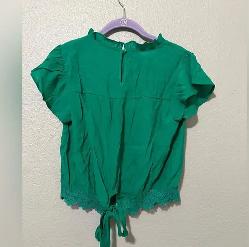 NWT MINE SHORT SLEEVE BLOUSE Elegant Green Lace Trim Top Size L