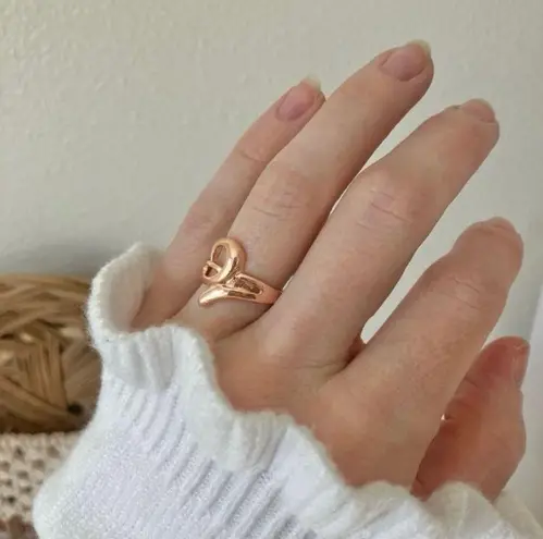 Boutique “Avalon” Gold Swirl Ring 7 Classic Feminine Simple Minimal Stacking