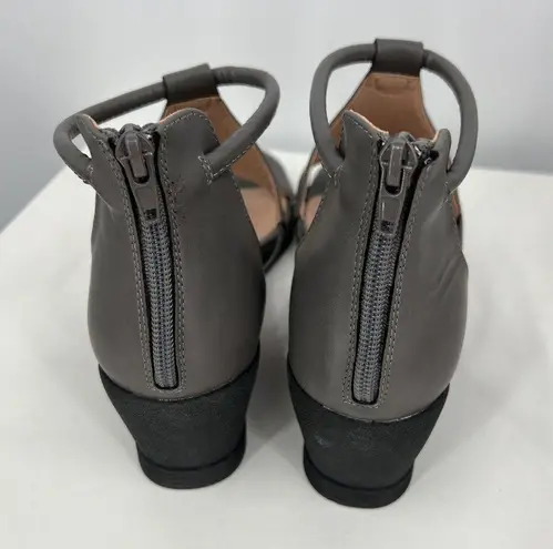 Journee Collection Trayle Wedge Sandal in Grey Size 10 MSRP $95 NWT