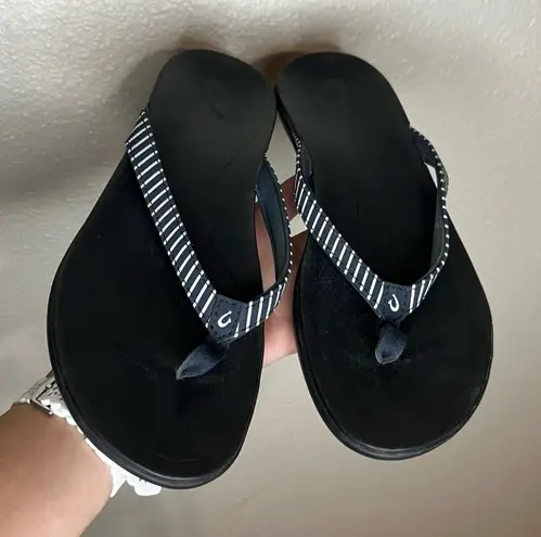OluKai Flip Flop Womens 7 Black Striped Kulapa Kai Water Friendly Beach Resort Blue