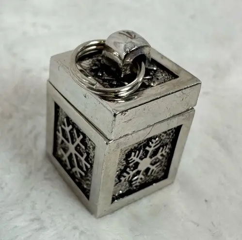 Vintage Metal Wish Prayer Box Charm Pendant with Snowflakes Hinged Magnetic Top Silver