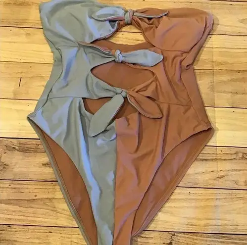 Gossip fashionable womans bathing suit size large