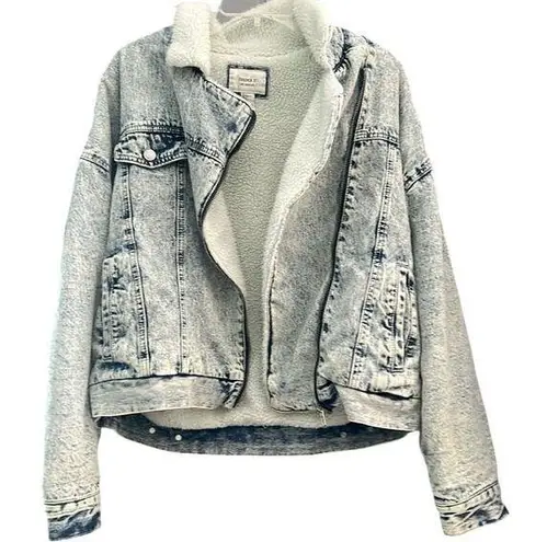 Forever 21  Large Denim Blue Jean Jacket With White Faux Fur Fuzzy Inside Zip Up