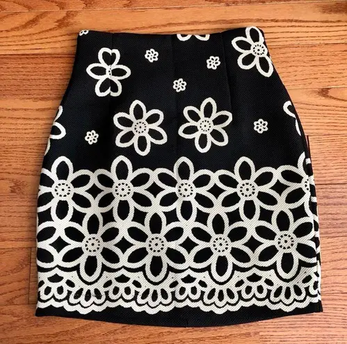 Answer Made in Korea Flower graphic Black Cream Pencil Mini Skirt Women’s size S