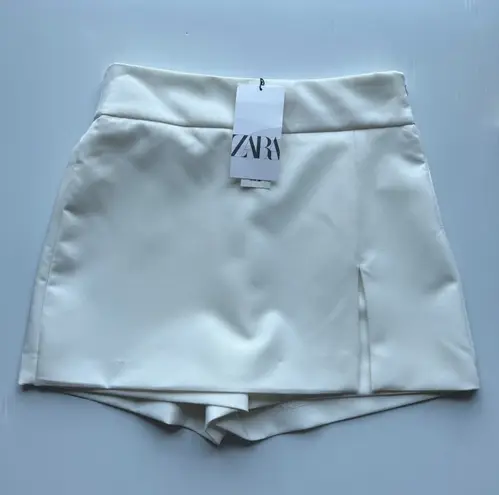 ZARA NEW‼️  SLIT HEM SKORT in Ecru Size Small