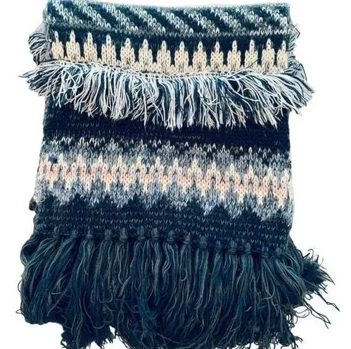 American Eagle  OUTFITTERS Blue Plush Fringe Cozy  Fair Isle Scarf/Wrap