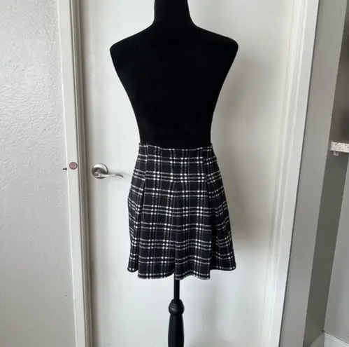 Lux LA Women’s Plaid Mini Skirt Black Size Medium