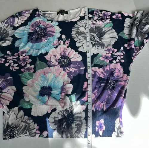 Joseph A . Full bloom floral long sleeve crewneck sweater Large