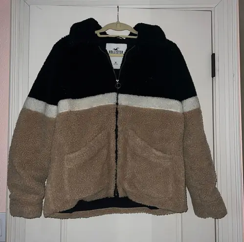 Hollister Oversized Fluffy Zip Up Jacket