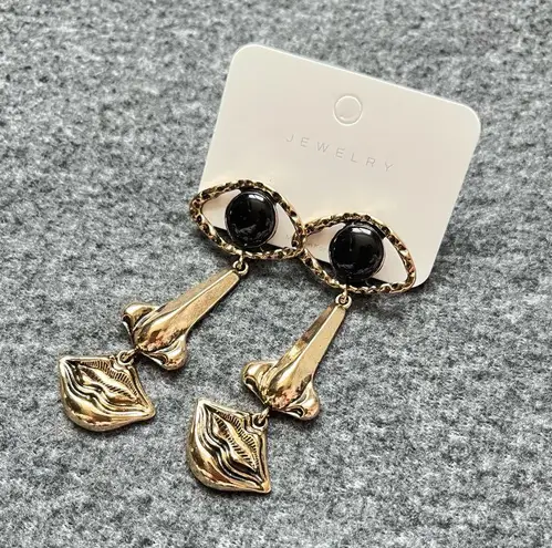 Vintage Style Surreal Eye Nose Lip Earrings Gold Tone Statement Art Dangle