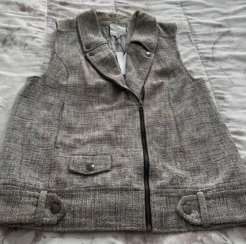 NWT Addison Gray full zip snap button lined vest with pockets, size M outdoors Size M