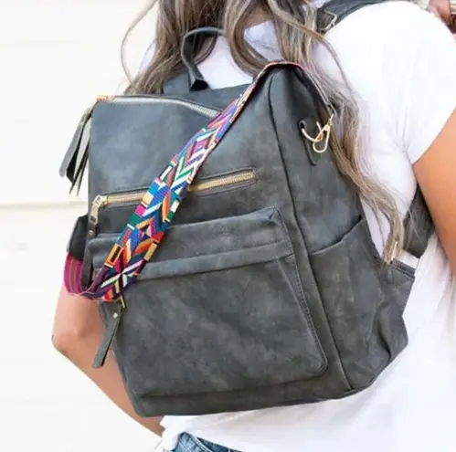 GRAY VERSATILE BACKPACK STYLE BAG