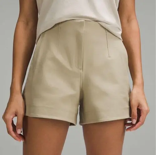 Lululemon  Utilitech Relaxed Fit High Rise Short Compass Khaki Shorts 8 Nwt