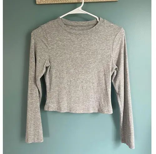 TikTok Famouse Heather Gray Long Sleeve Crop Top Shirt