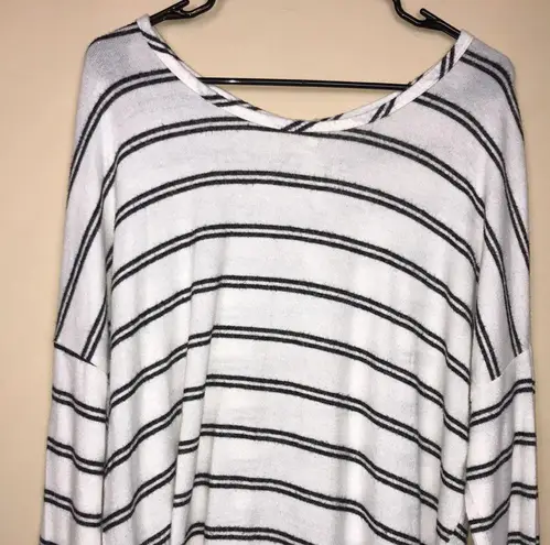 BKE Women’s Striped Fleece White Black Lightweight Buttons Back Sweater