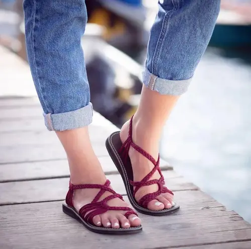Sangria Palm Leaf Flat Women's Sandals |
