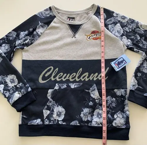 Nba  Cleveland Cavaliers Floral Print Crewneck Sweatshirt Size Medium NWT