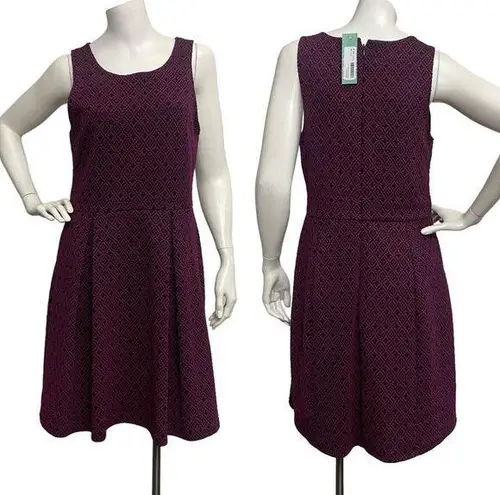 41 Hawthorn Women's Med Sleeveless Maroon Pleated Knee Length dress Silhouette