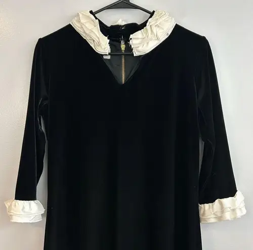 Sara Campbell Black Velvet Shift Dress w/ White Ruffle Collar Size Medium