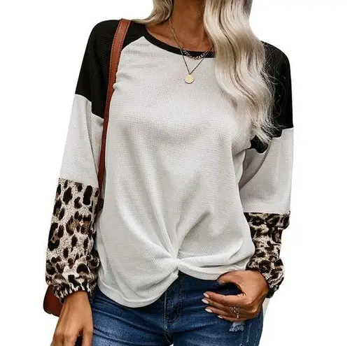 WAFFLE KNIT LEOPARD WHITE BLACK BLOUSE TWIST KNOT Size undefined