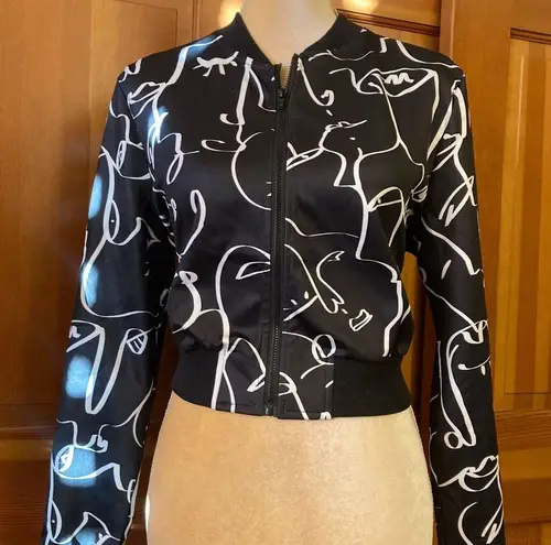 NWT, Lavishly Paris Women’s Designer Graphics Zip Up. Black